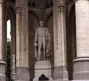 Denkmal 1. König Lepold I im Park