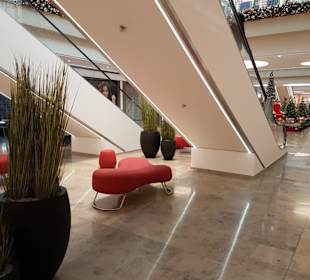 Immer wieder Sitzmöglichkeiten,gute Idee