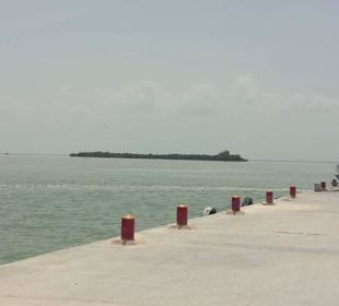 Hafen-hier wartet man auf die Fähre 