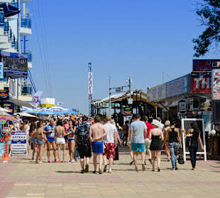 Tudy se jde na hlavní pláž