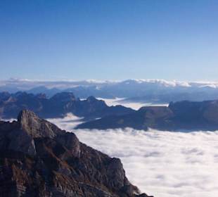 Гора в облаках 2