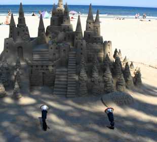 Sandburg am Strand von Cala Millor