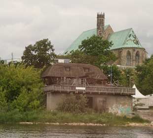 Schiffsmühle am Elbufer