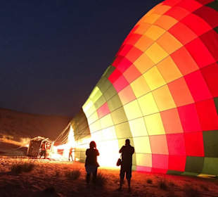 Heißluftballon kurz vor dem Start 