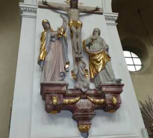 Pfarrkirche St. Theresia- Jesus am Kreuz