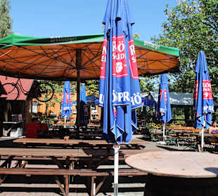 Blick auf den Biergarten der Kneshecke