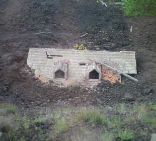 Ein von der Lava überrolltes Haus