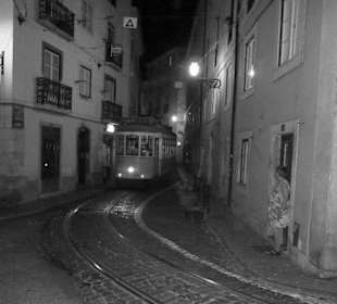 Tramwaj 28 na uliczkach Lizbony