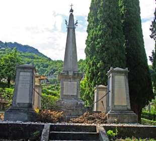 Gedenkplatz der Kirche