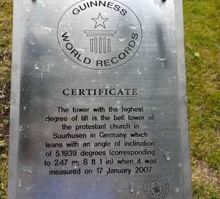 Schiefer Turm von Suurhusen in Emden,