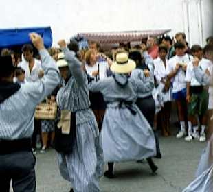 Folklore auf dem Sonntagsmarkt