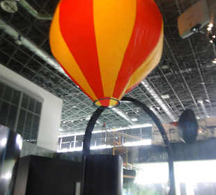 Horkovzdušný balon poháněný vlastní silou