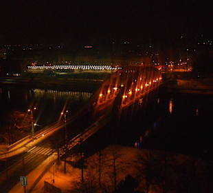 Hlavní nádraží a most přes Labe