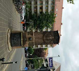 Dürer-Pirckheimer-Brunnen