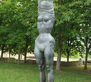 Große Neeberger Figur am Kloster Unser Lieben Frau