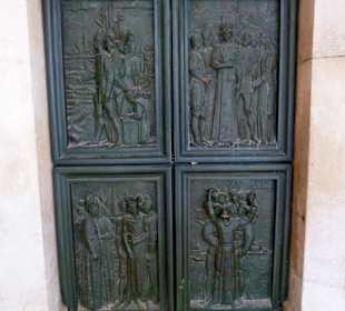 Reich verzierte Außentür