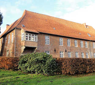 Außenansicht der Burg Blomendal