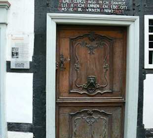 Eingang ins Bügeleisenhaus