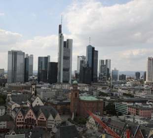 Aussicht auf die Skyline vom Turm aus