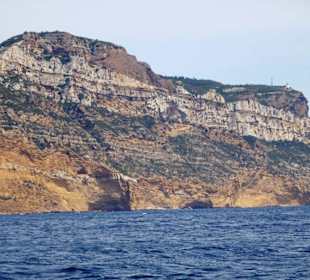 Sicht vom Wasser auf die Route des Crêtes