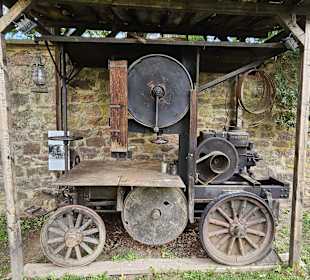 Holzschneidemaschine im Schlossgarte