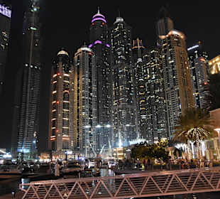 Dubai Marina am Abend