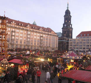 Blick über den Striezelmarkt