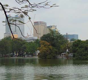 Hoan Kiem See in Hanoi