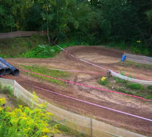 Streckenabschnitt Röhre und Altreifen schleppen