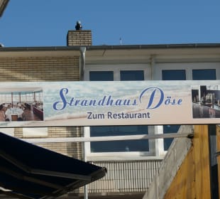 Zum Abendessen bzw.  Absacker beim Strandhaus Döse