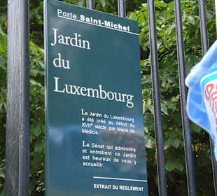 Tabule před vchodem