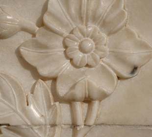 Marmorblumenrelief