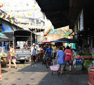 Pak Klong Talat, Gemüse und Kleidermarkt