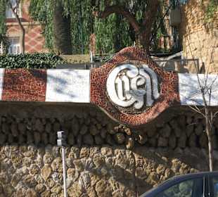 Außenmauer am Haupteingang