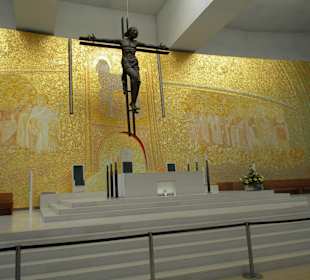 Ołtarz w kościele Sw.Trójcy