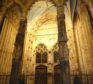 Weihnachtsmarkt direkt vor dem Münster