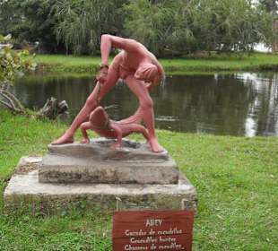 Tonfigur im Indianerdorf