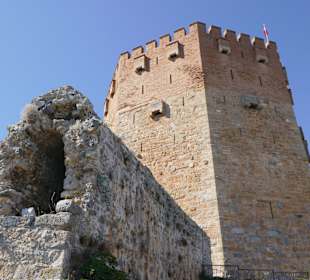 Turm mit Mauer