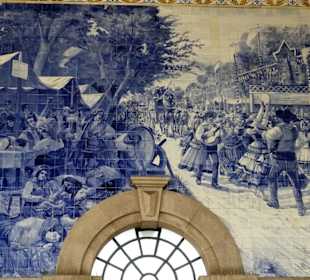 Die Pracht der Azulejos im Bahnhof São Bento