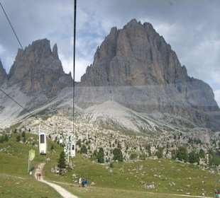 Aufstieg vom Sellajoch zur Toni-Demetz-Hütte