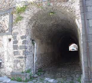 Монастырские стены