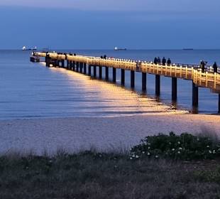Seebrücke beleuchtet