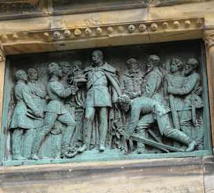 Beim Magdeburger Kriegerdenkmal im Fürstenwallpark