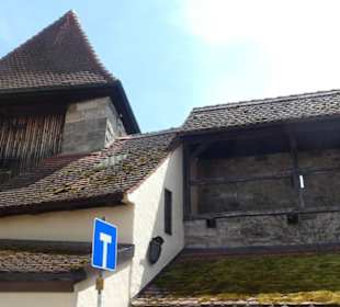 Spaziergang entlang der Stadtbefestigung