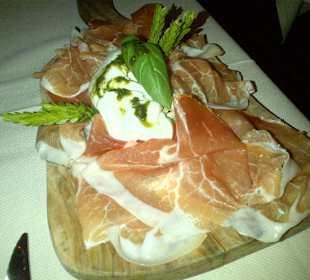 "Kleine" Vorspeise, Schinken mit Büffelkäse