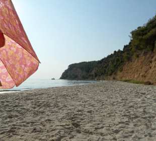 Strand rechts vom Hotelstrand