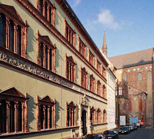 Außenansicht mit Fürstenhof