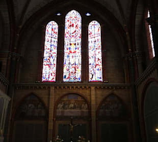 Kirchenfenster im Altarraum