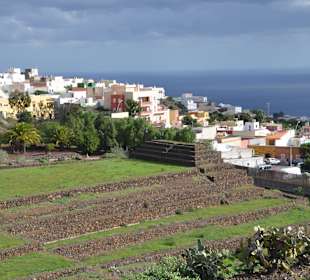 Pyramiden inmitten der Stadt