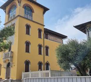 Auffallend schönes Gebäude